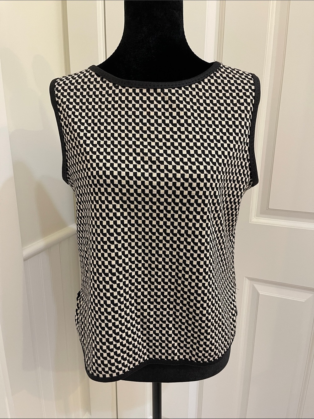 Max Studio Black and White Geometric Knit Top Size S